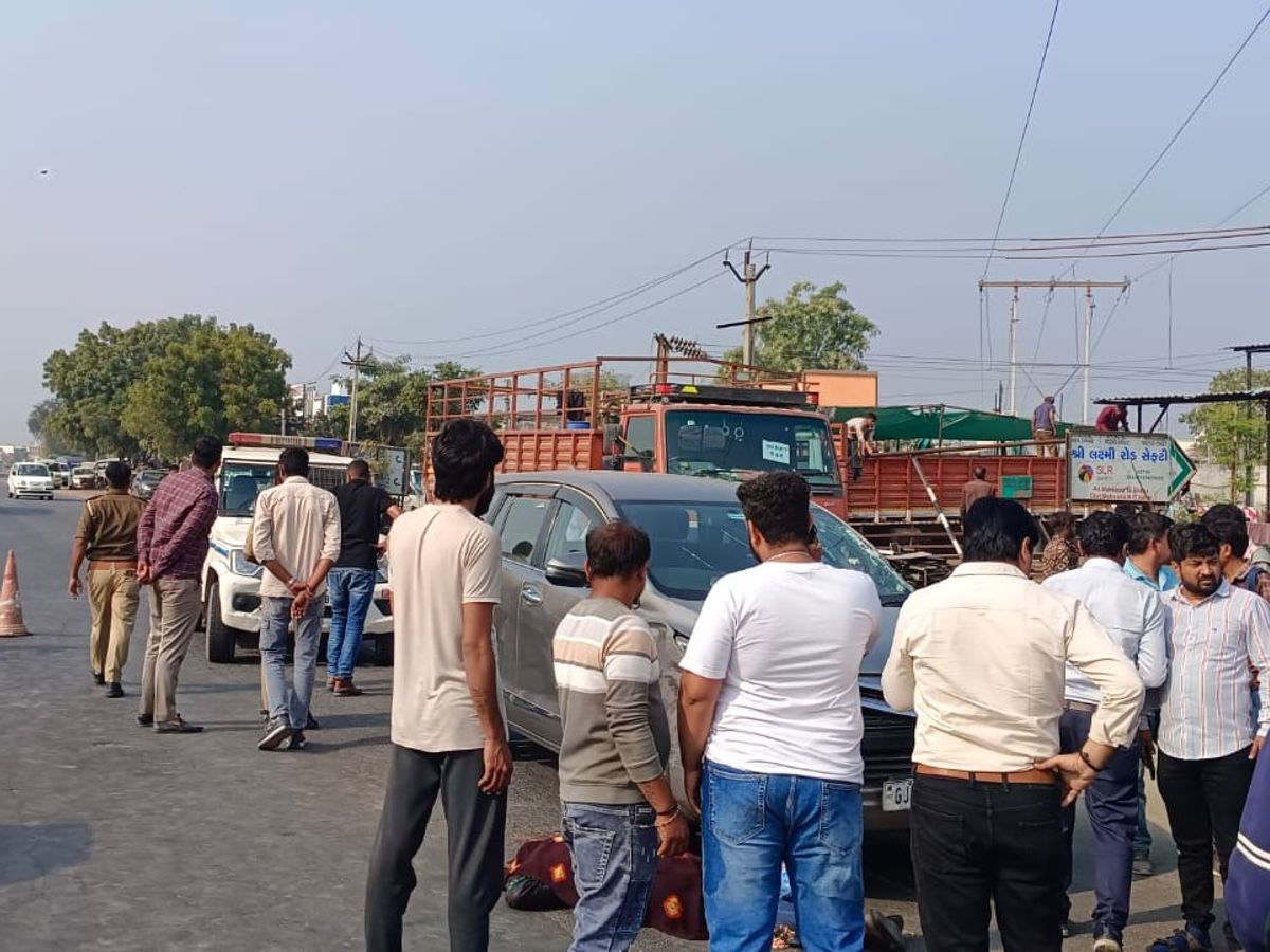 Activa-Innova accident on Unjha highway, youth dies on the spot | ઊંઝા  હાઇવે પર એક્ટિવા-ઇનોવા અકસ્માત: યુવાનનું ઘટનાસ્થળે મોત, પોલીસ ફરિયાદ નોંધાઈ  - Unjha News | Divya Bhaskar