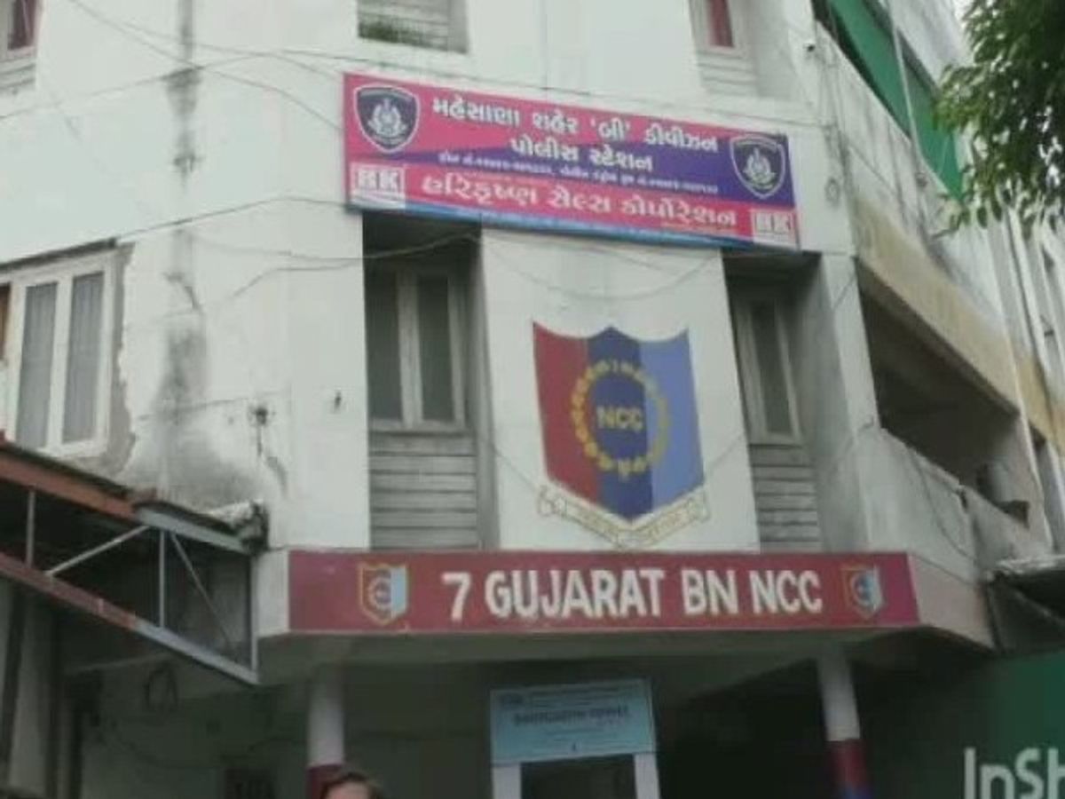 Mahesana Elderly Womans Jewelry & Cash Stolen from Bag During Rickshaw  Travel