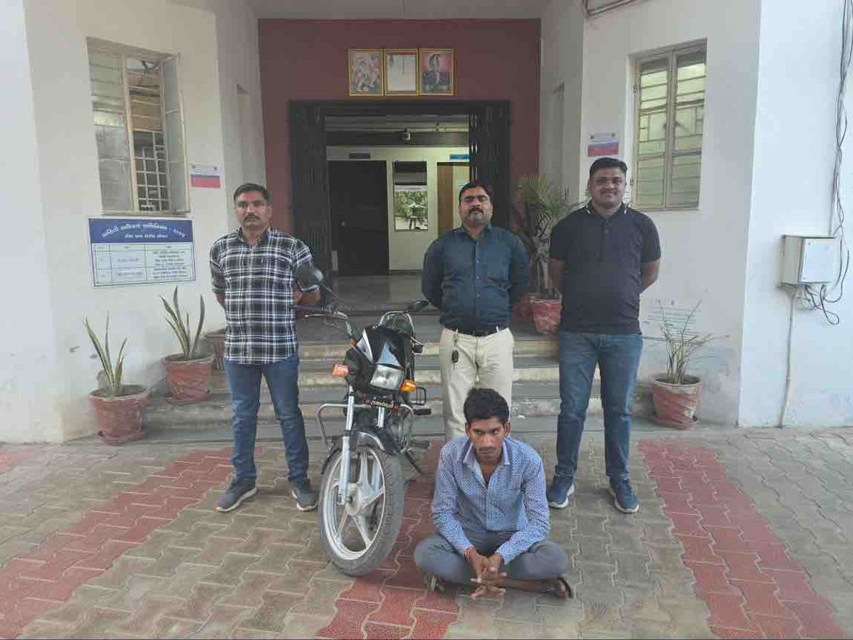 Desha Rural Vithodar Accused Arrested With Stolen Motorcycle