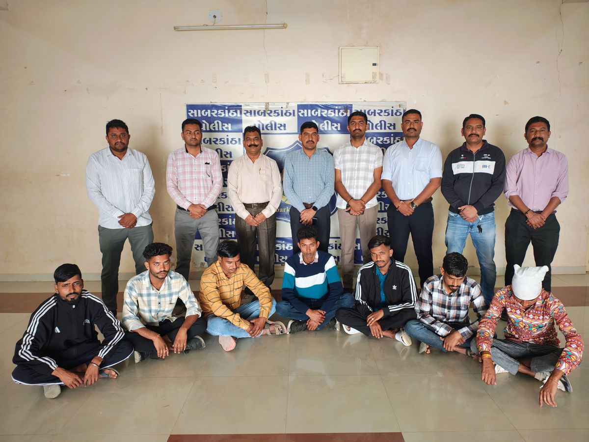 Sabarkantha SOG Arrests 8 Prohibition Accused on Vijapur Road