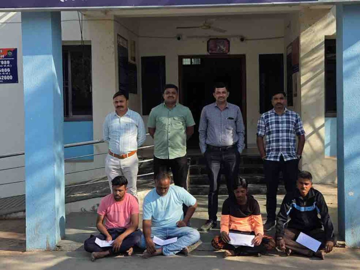 Disa Gambling Raid: ₹19,580 Seized, Two Escape
