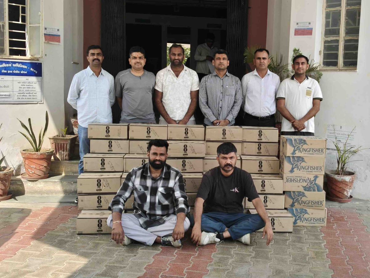 Liquor Seized Near Disa Rs 18.25 Lakh; 2 Accused Caught