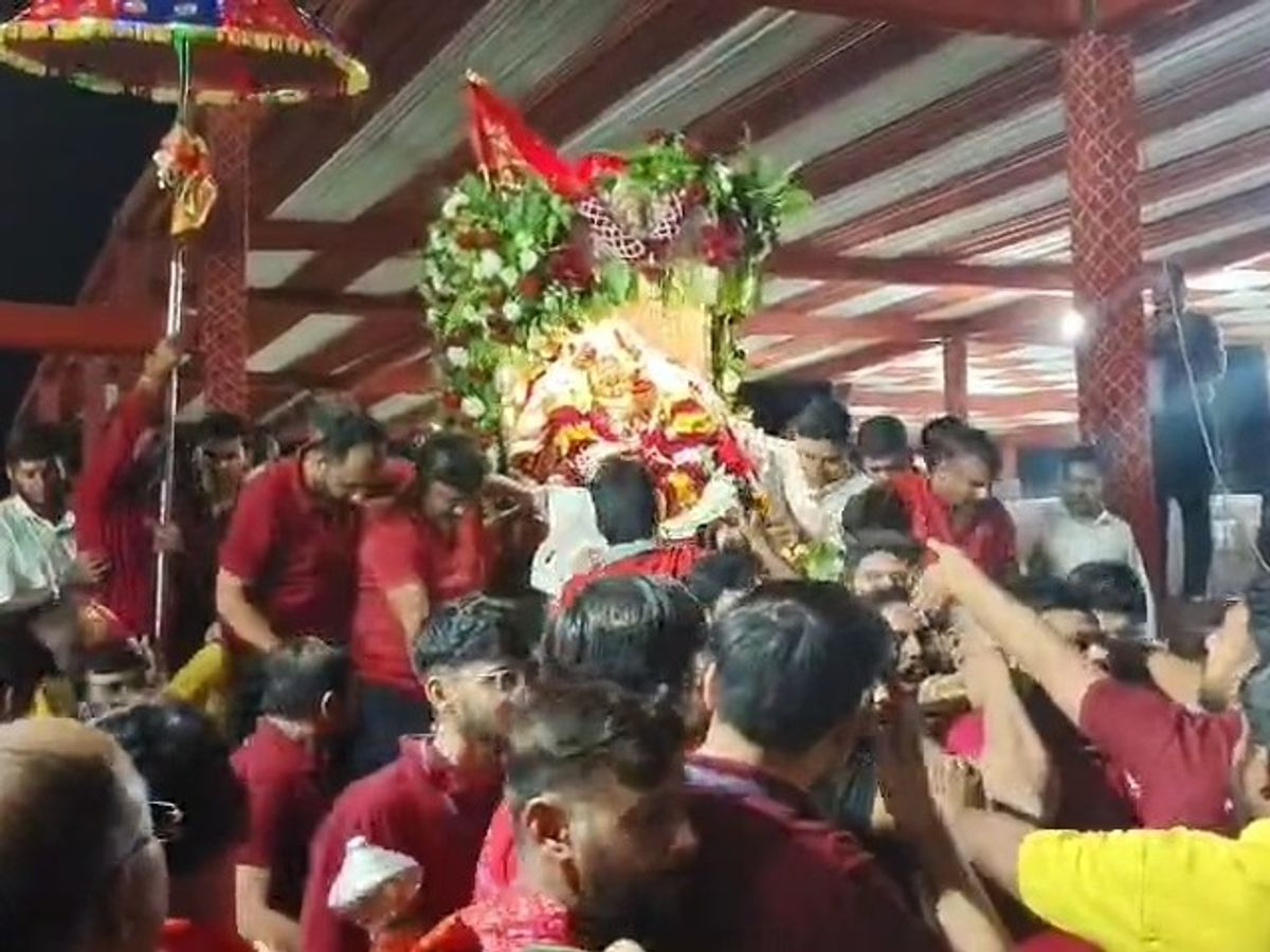 Bahucharaji Chaitri Aatham Shahi Savari; Police Guard of Honour
