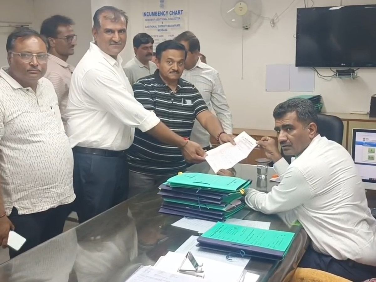 Mahesana Teachers Protest Census Survey; Heatwave Work Halt Demand