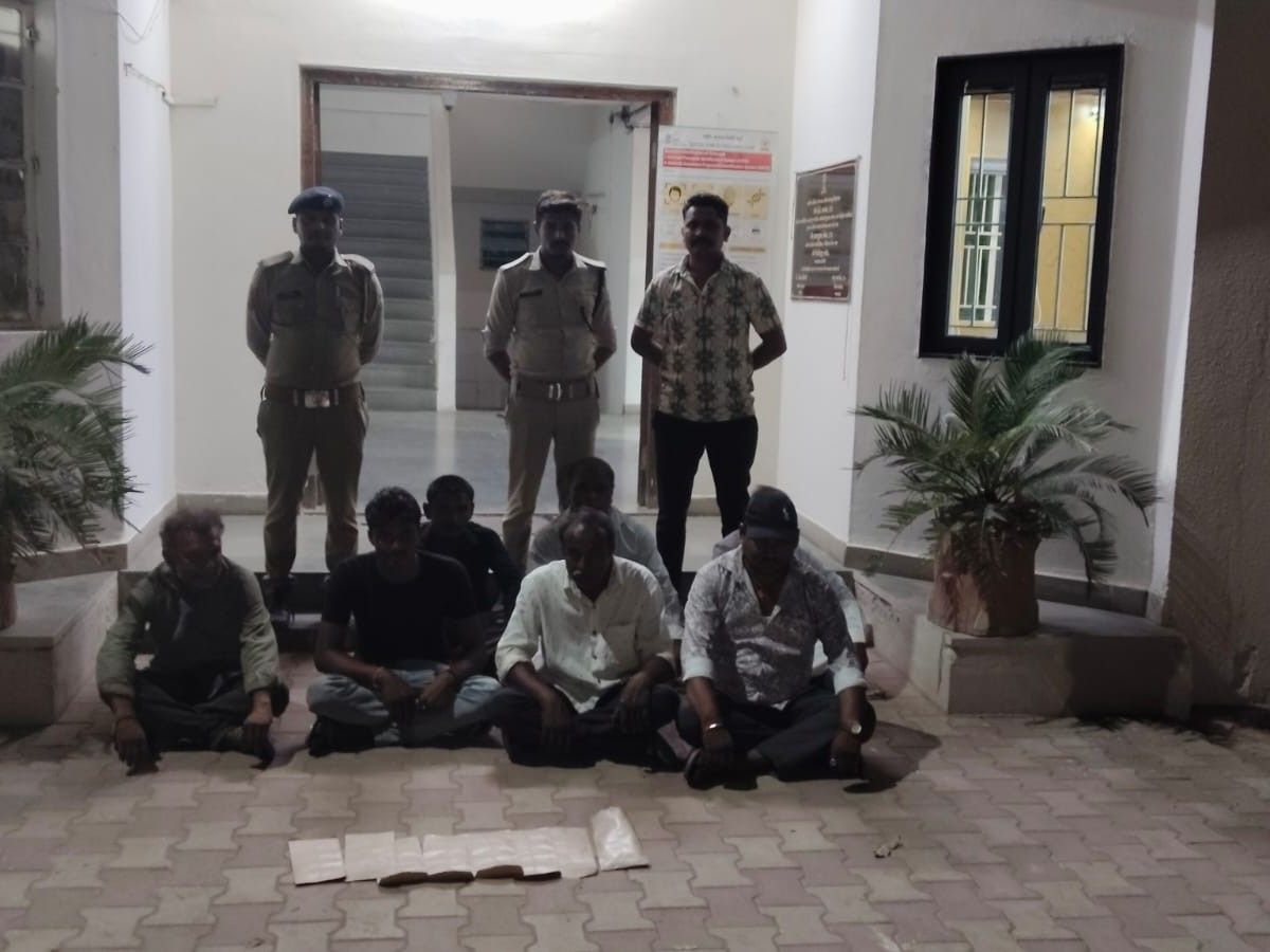 Prantij Gambling Raid: Seven Nabbed, ₹19,400 Seized | Gujarat