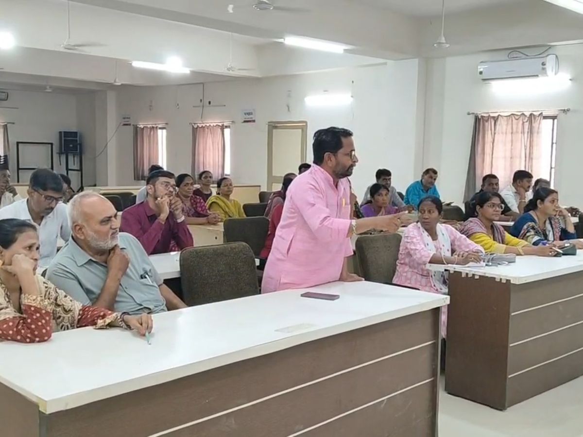 Patan Drainage Cleaning Helpline; Congress Alleges 15 Min Meeting Wrap
