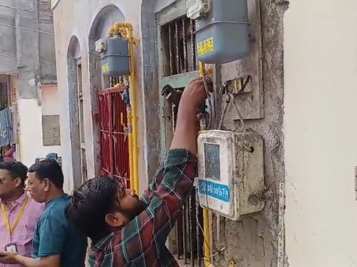 Vadodara Gas Limited Bill Recovery Drive; Police Surprise Checking