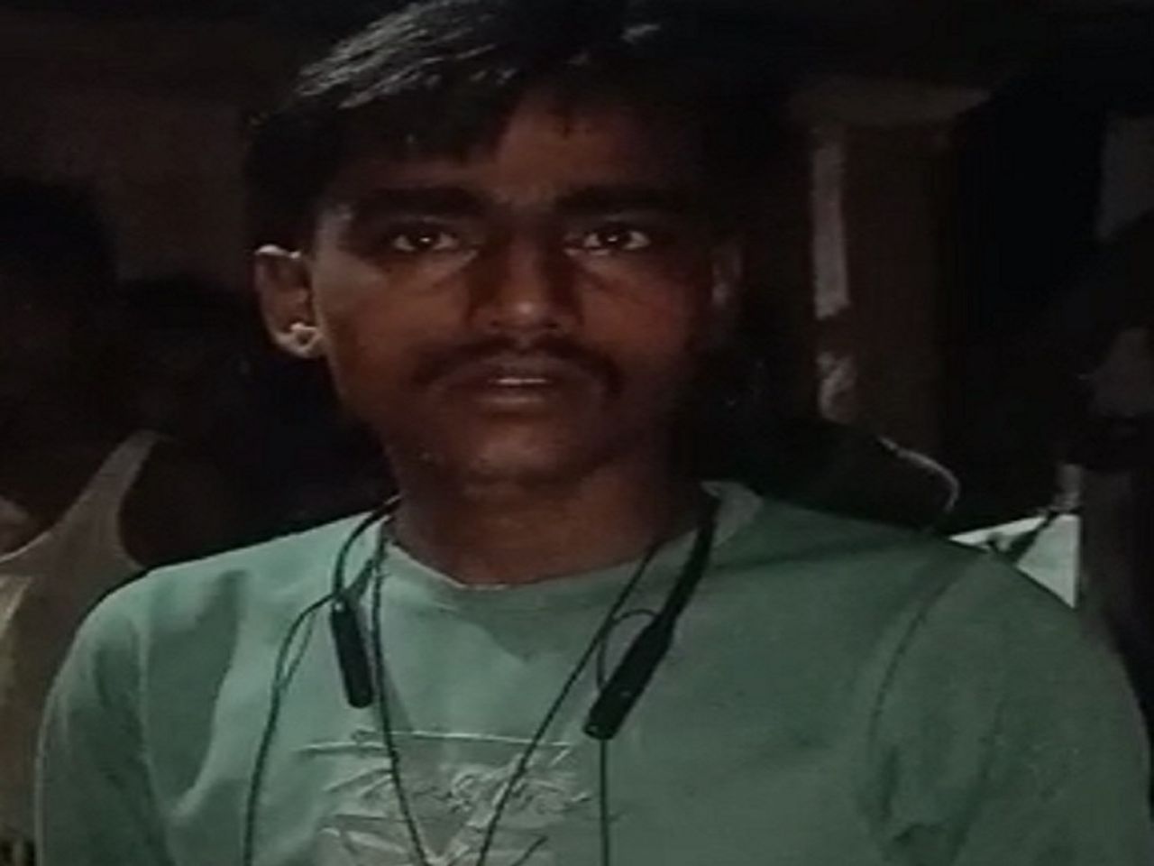 बेगूसराय में बाइक चोरी कर भाग रहा था, रास्ते में पेट्रोल हुआ खत्म; पूछताछ  में हुआ शक को पुलिस के हवाले किया | Was running away after stealing bike in  Begusarai, petrol