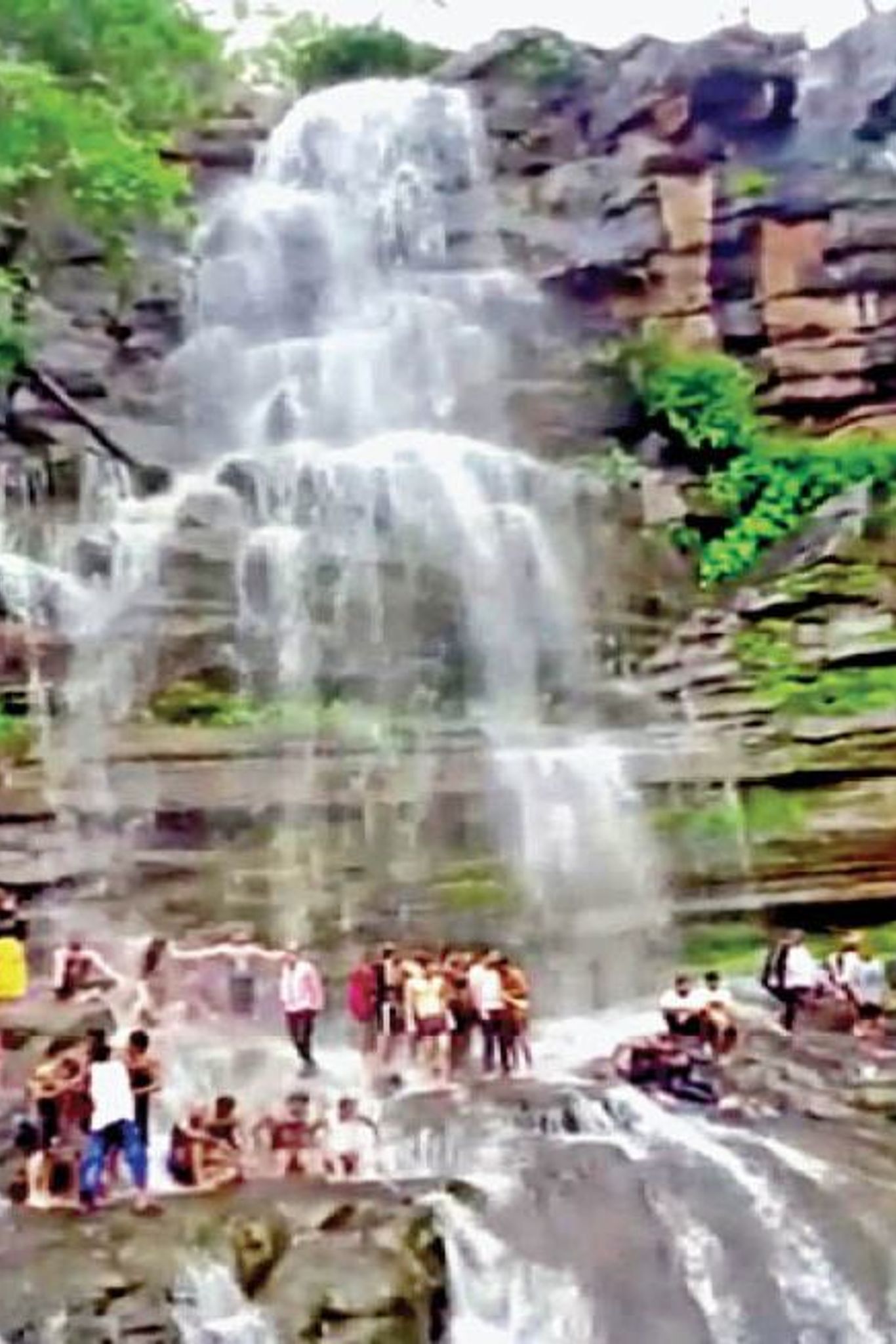 चिंगरा पगार में पिकनिक मनाने पहुंच रहे परिवार | Families arriving for a picnic in Chingra Pagar - Dainik Bhaskar