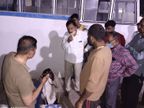 ओवरलोड मालवाहक बायपास पर अनियंत्रित होकर पलटा, महिला की मौत, 14 मजदूर घायल|सागर,Sagar - Dainik Bhaskar