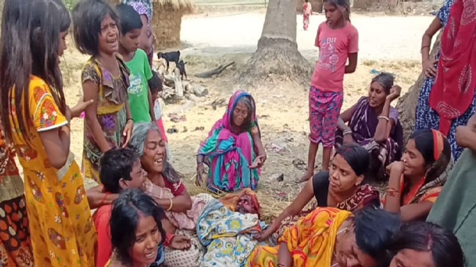 मछली मारने के विवाद को लेकर लड़ रहे थे दो पक्ष; बीच-बचाव करने गए अधेड़ को  मारी गोली, विरोध में हंगामा | Nalanda Murder Case; Bihar Man Shot Dead In  Broad Daylight - Dainik Bhaskar