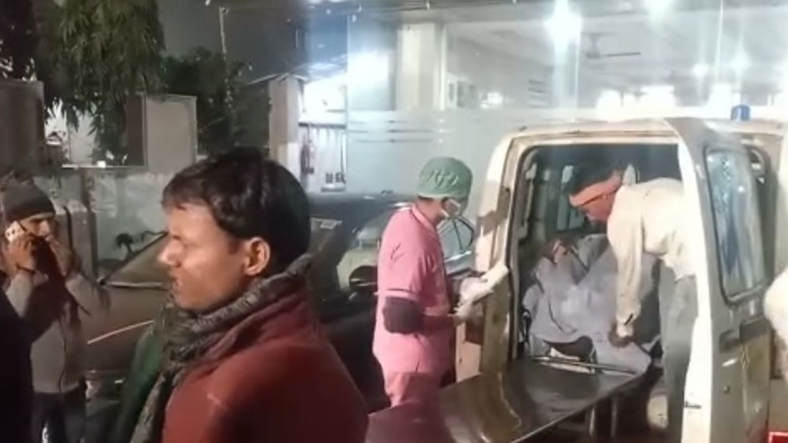 बदमाशों ने एक को मारी गोली, दूसरे को बंदूख के बट से मार किया घायल | The  miscreants shot one, injured the other with the butt of the gun - Dainik  Bhaskar