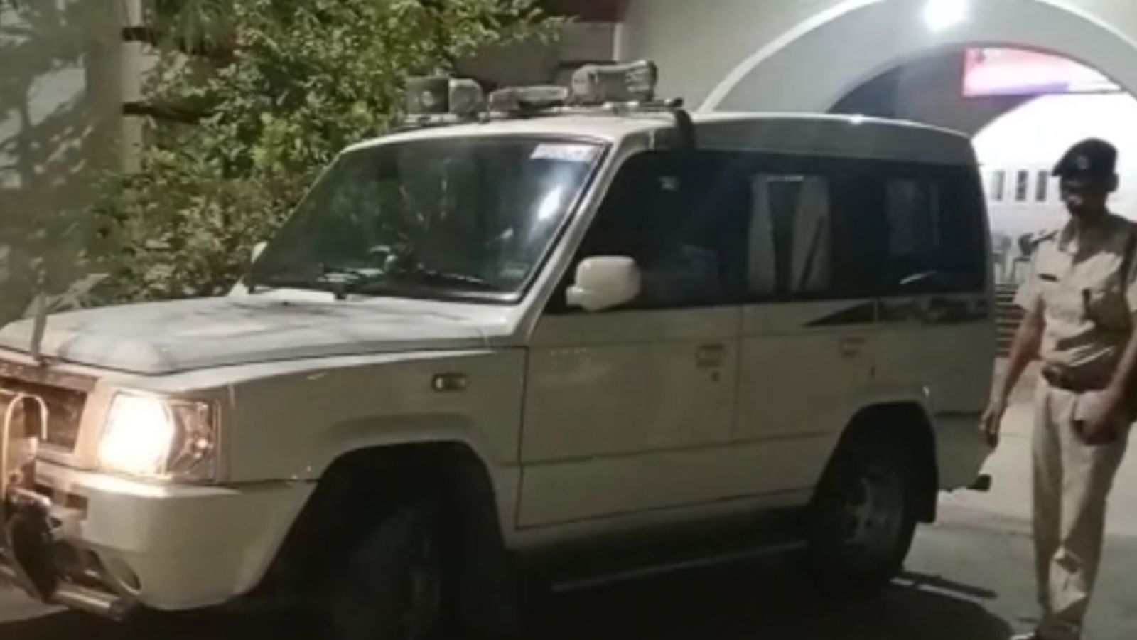 शादी से लौट रही थी छात्रा, मनचलों ने की जबरदस्ती; शोर मचाने पर भागे, FIR  दर्ज | Muzaffarpur News; The girl student was returning from marriage, the  miscreants forced her; Ran away