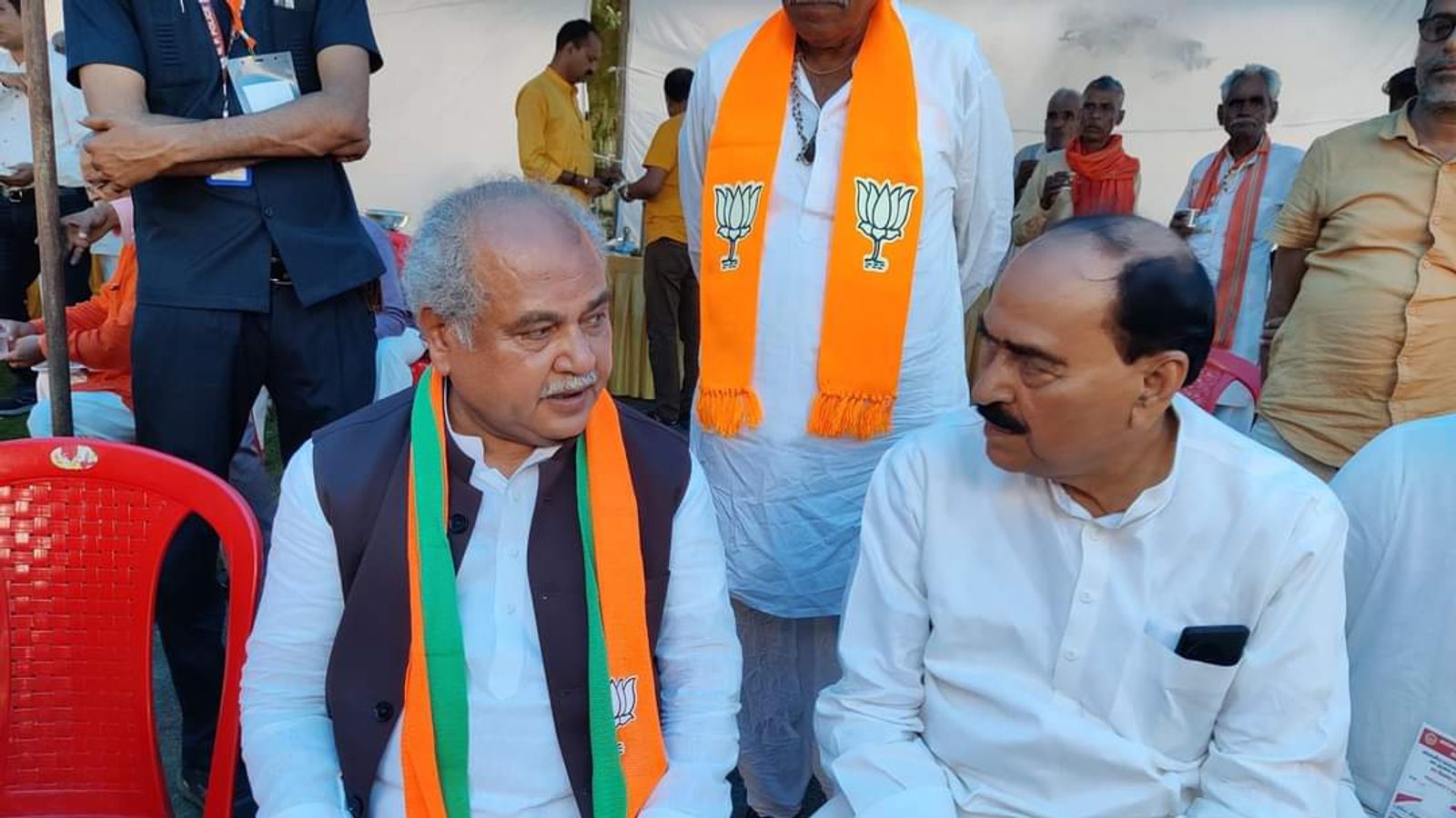 BJP leaders angry over ticket cancellation | सोशल मीडिया से लेकर पार्टी के  कार्यक्रमों में दिखने लगा विरोध, पार्टी पर लगा रहे हैं आरोप - Dainik Bhaskar