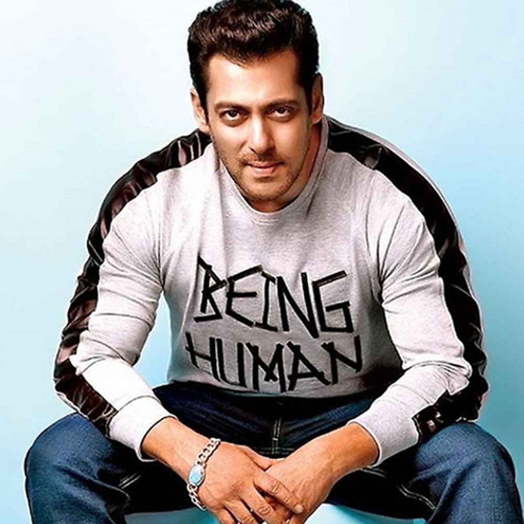 सलमान खान ने फिल्म उद्योग के 25,000 श्रमिकों की मदद की, सभी के अकाउंट में  ट्रांसफर किए 6000 रु. | Salman Khan is helping 25000 workers, giving Rs  6000 per worker - Dainik Bhaskar