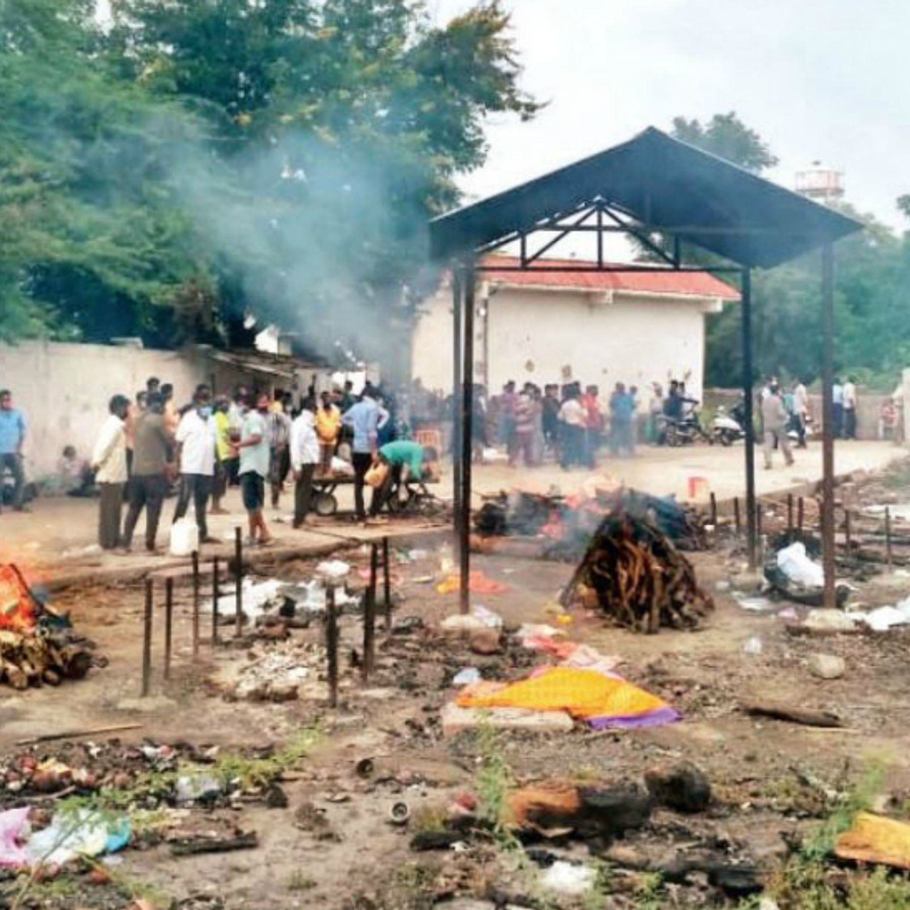 132 bodies were cremated in eight days, 75 of these corona patients; Number  of dead bodies has been increasing continuously for the last three days |  आठ दिन में 132 शवों का
