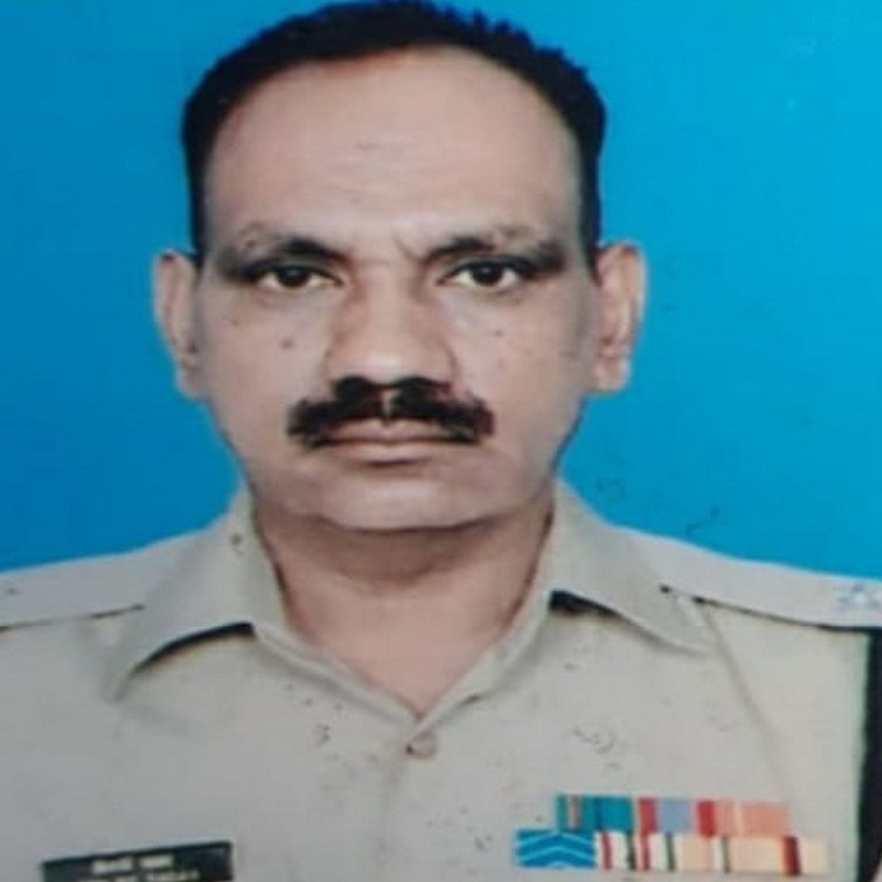 Siwan News; ASI Shivji Yadav died On border after shot by terrorist | 16 दिसंबर को आतंकियों ने मारी थी सीने में गोली, इलाज के दौरान तोड़ा दम - Dainik Bhaskar