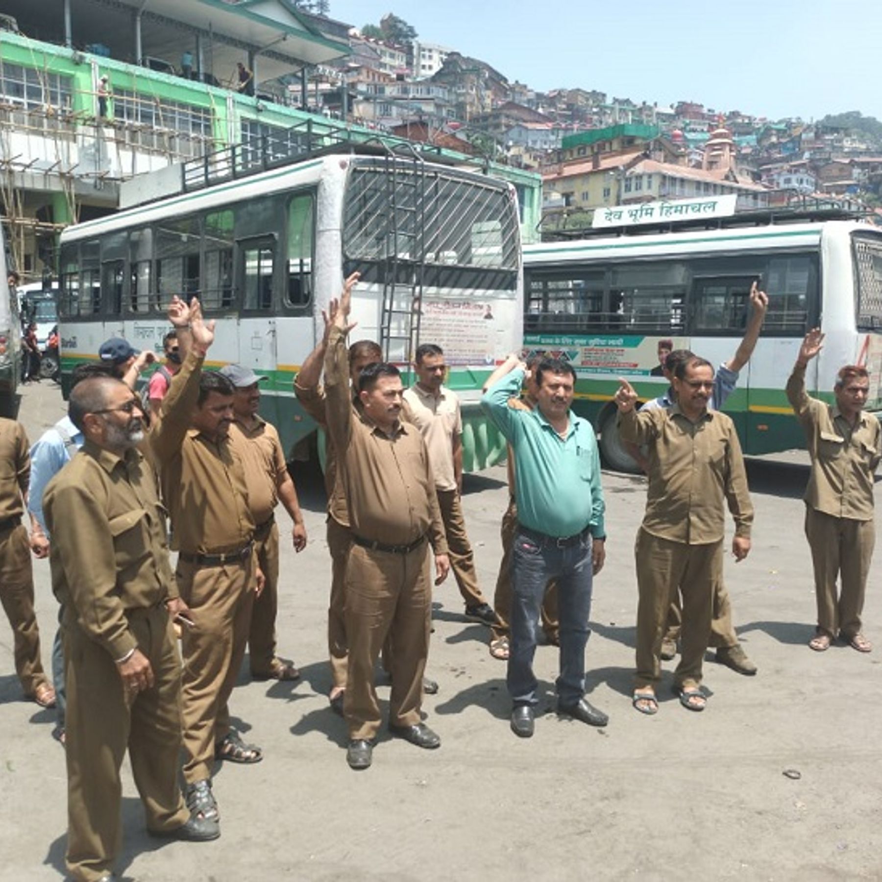 हिमाचल में थमेंगे 4000 बसों के पहिए; वित्तीय लाभ न मिलने पर HRTC ड्राइवर  यूनियन का ऐलान | HRTC drivers will go on strike on May 30, Wheels of 4000  buses will