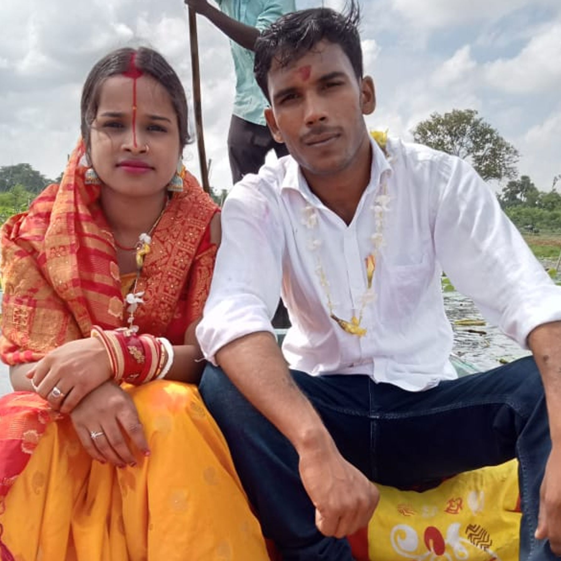 पत्नी को मारने के बाद युवक ने खुद पर छिड़का एसिड, ससुराल वाले फरार |  Newlyweds murdered by drinking acid in Begusarai, After killing his wife,  the young man sprinkled acid on
