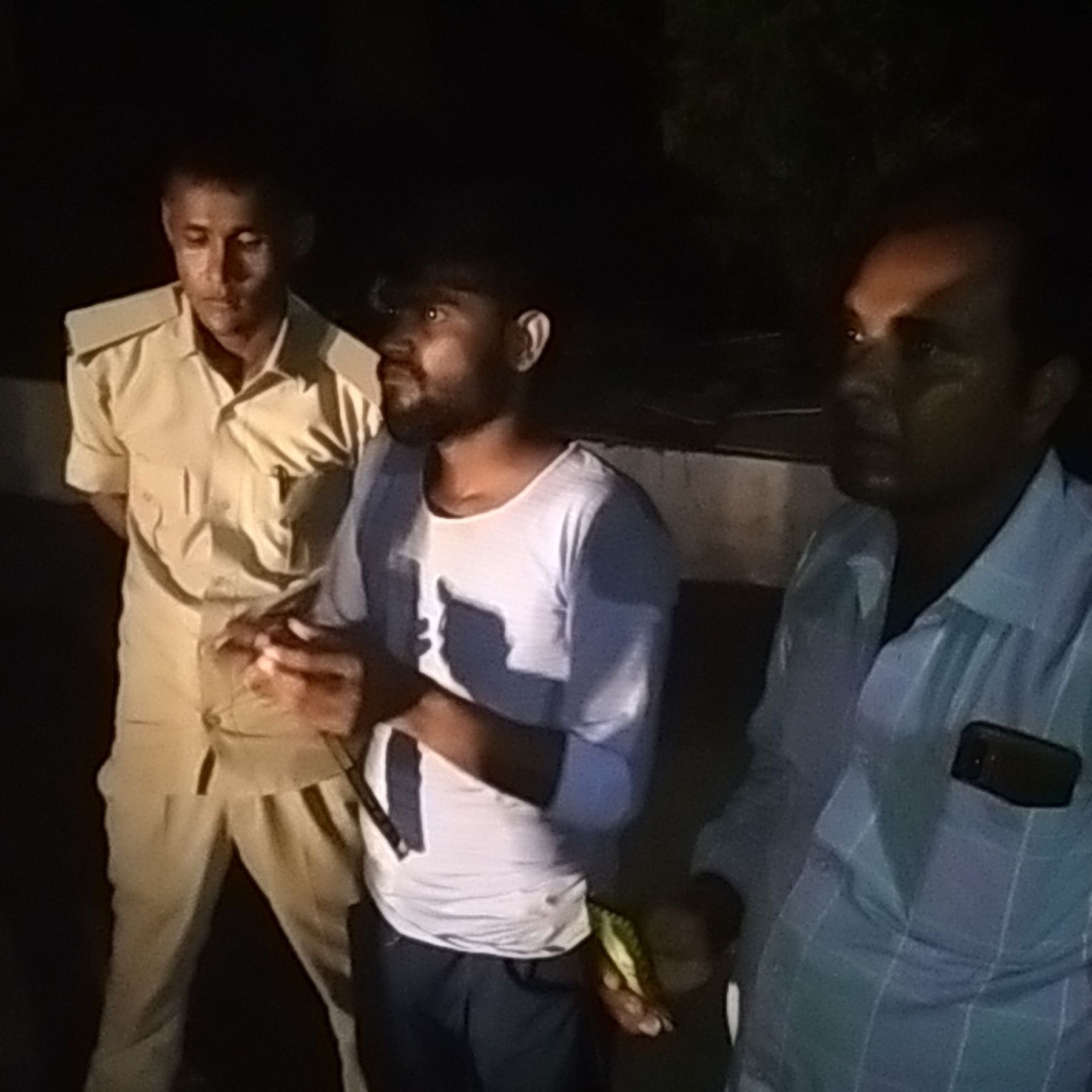 पेट्रोल भराने घर से निकला था, ट्रैक्टर के चपेट में आने से बाइक सवार की गई  जान | Had left home to fill petrol, bike rider died due to tractor hit -