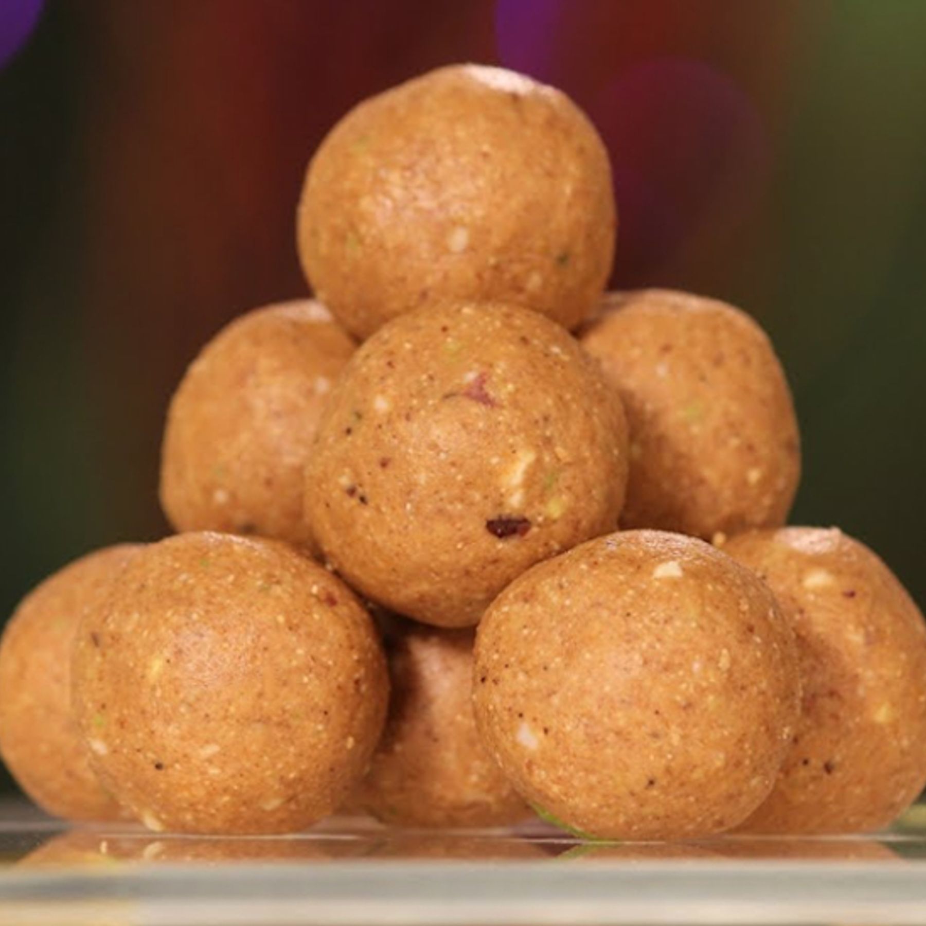 શિયાળામાં ચોક્કસથી મજા માણો પંજાબી પિન્ની લાડુ, એકવાર બનાવો, ચાલશે આખો  શિયાળો | Try delicious and Healthy recipe of Punjabi Pinni Ladoo for Winter  - Divya Bhaskar