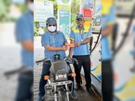 वो आए, 1 लीटर पेट्राेल भरवाया और 101 का लिफाफा थमा गए|जोधपुर,Jodhpur - Dainik Bhaskar