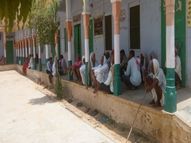 वैक्शीन का दूसरा डोज ही लग रहा, टीकाकरण को लेकर लोगों में उत्साह; कैंप में पहुंच रही लोगों की भीड़|राजस्थान,Rajasthan - Dainik Bhaskar