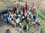 रोज 2 किमी जाना पड़ता है पानी के लिए नतीजा-गांव में कोई बेटी नहीं देना चाहता|सीकर,Sikar - Dainik Bhaskar