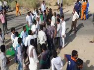 किसानों, युवाओं ने अपनी 11 मांगों को लेकर दो घंटे नागाणा मंगला प्रोसेसिंग मुख्य सड़क को किया जाम, धरना प्रदर्शन चौथे दिन भी जारी|बाड़मेर,Barmer - Dainik Bhaskar