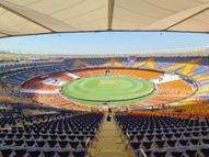 1.32 લાખની બેઠક ક્ષમતા ધરાવતા સ્ટેડિયમમાં 30 હજાર દર્શકો મેચ જોવા આવ્યા; લોકોને ટેસ્ટમાં રસ નથી કે પછી અસુવિધાથી નારાજ ફેન્સ ઘરે બેઠા છે?|અમદાવાદ,Ahmedabad - Divya Bhaskar