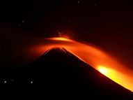 પૃથ્વીના પેટાળમાં જબરી હલચલઃ PPE કિટમાં સજ્જ આ સહેલાણીઓ નથીઃ નોર્ધર્ન લાઈટ્સ; કુદરતનો મનોરમ નજારો|ઈન્ડિયા,National - Divya Bhaskar