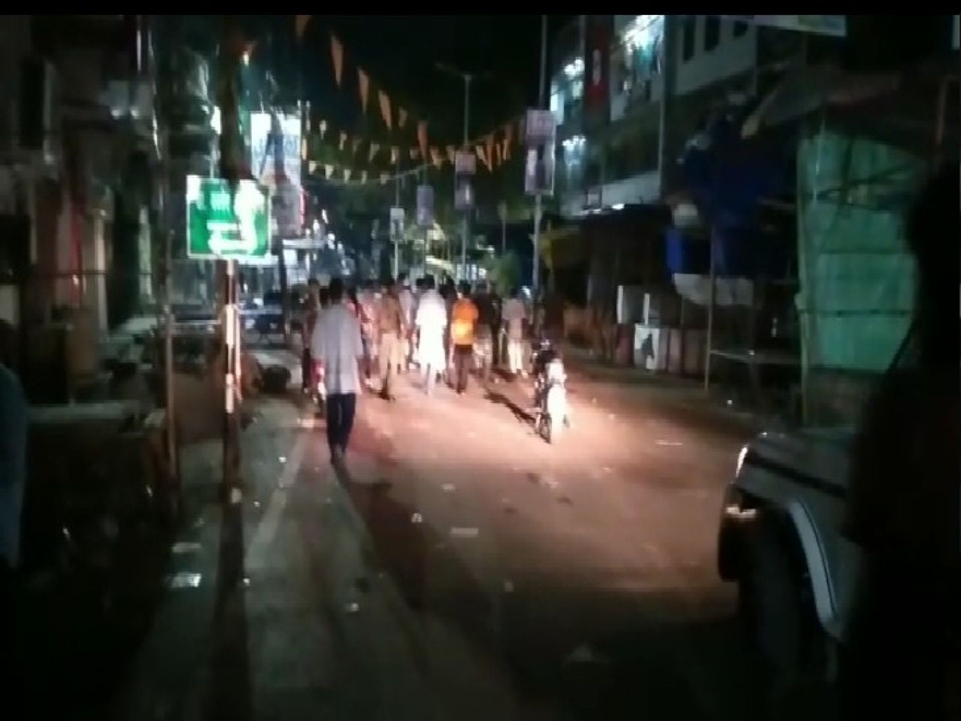 फल्गु नदी में साथियों के साथ बैठा था युवक, पैर और छाती में गोली मार हुए फरार  | The young man was sitting with his companions in the Falgu river, escaped  after