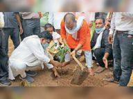 संक्रमण से बचना है तो मास्क और सेनेटाइजर के उपयोग के साथ पौधरोपण भी करेंं: तोमर