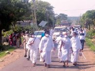 लोगों को नई राह दिखाने रोज 10 किमी पर नया पड़ाव, संदेश ‘अहिंसा परमोधर्म’|भीलवाड़ा,Bhilwara - Dainik Bhaskar