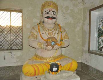 in jodhpur there is tample of dashanana ravan | मंदिर में रावण की होती है  रोज पूजा, दशहरा को शोक दिवस के रूप में मनाते हैं उनके वशंज - Jodhpur News |  Dainik Bhaskar