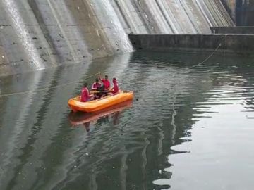 Young man fell in Bango Dam due to taking selfie, search continues
