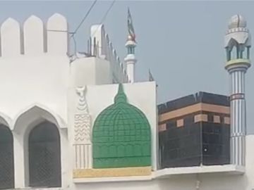 Muz ustida yalangoch figurali uchuvchining porno videosi