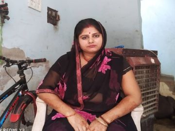 Fearless bike riding miscreant looted mangalsutra from two women