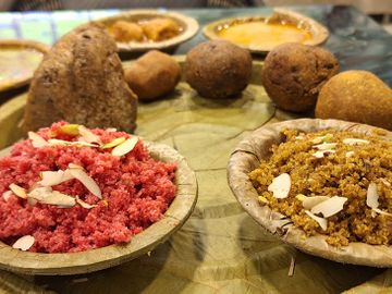 Different types of Baatis with churma double the taste. - Dainik Bhaskar