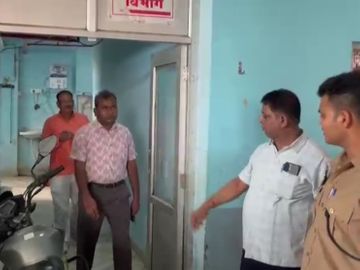 Administration's stand is strict against illegal hospitals in Mau | मऊ में अवैध  अस्पतालों के खिलाफ प्रशासन का रुख सख्त: शहर के निजी अस्पतालों में छापेमारी,  कार्रवाई के डर ...