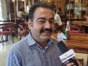Govindam Sweets owner Rajendra Tanwar left his job to start this business to bring delicious food to people. - Dainik Bhaskar