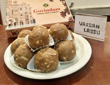 These delicious laddus are made in a traditional way that is hundreds of years old. - Dainik Bhaskar