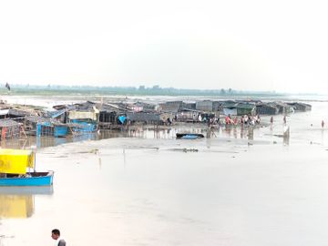 Ganga's water level rises again in Amroha | अमरोहा में फिर बढ़ा गंगा का  जलस्तर: बिजनौर बैराज से गंगा नदी में छोड़ा गया 45037 क्यूसेक पानी - Amroha  News | Dainik Bhaskar