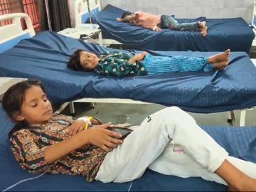 An innocent child died due to food poisoning in Firozabad | फिरोजाबाद में  फूड पॉइजनिंग से एक मासूम की मौत: 3 बीमार, केले खाने के बाद बिगड़ी बच्चों की  तबियत, स्वास्थ्य विभाग जांच में जुटा - Firozabad News | Dainik Bhaskar