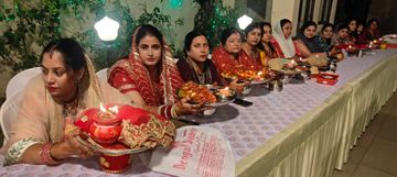 श्रद्धा और उत्साह में मनाया करवा चौथ पर्व। - Dainik Bhaskar
