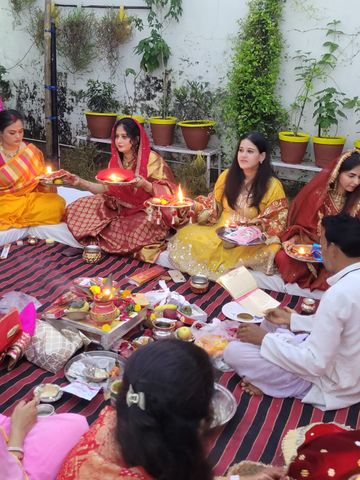 सुहागिन महिलाओं ने विधि विधान से की पूजा आराधना। - Dainik Bhaskar