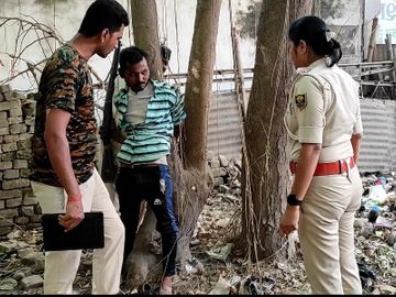 आरोपी को छुड़ाने के लिए पहुंची पुलिस। - Dainik Bhaskar