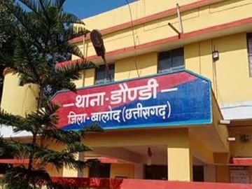 Chhattisgarh Kanker bodies of couple found hanging in the jungle | छत्तीसगढ़ में फंदे पर लटकी मिली गर्लफ्रेंड-बॉयफ्रेंड की लाश: अलग-अलग जाति के थे प्रेमी जोड़े, FIR कराने पहुंचे तो पता चला बेटी का अफेयर है - Chhattisgarh News | Dainik Bhaskar