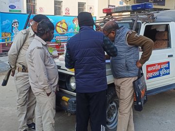 पुलिस ने शव को पोस्टमॉर्टम के लिए भेजा। - Dainik Bhaskar