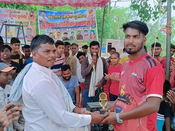 जय घूसेश्वर बाबा क्रिकेट टूर्नामेंट: बालाजी इलेवन की शानदार जीत